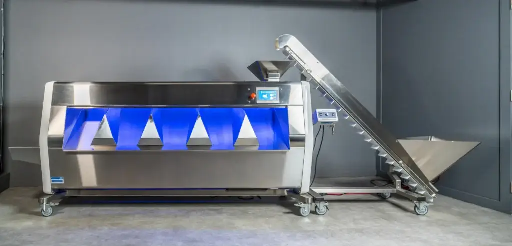 Mobius M9 harvest sorting machine with nine-belt continuous sorting system