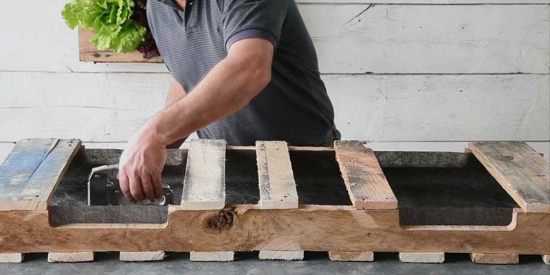 DIY-pallet-garden How to Make a Vertical DIY Pallet Garden - Step by Step